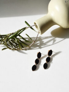 olivia earrings black